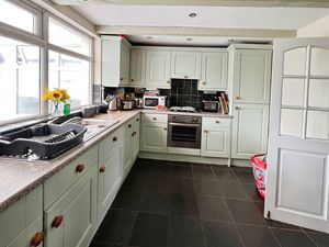 Kitchen- click for photo gallery